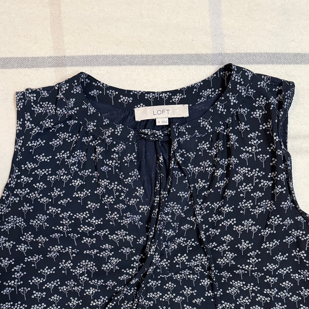 LOFT Black and White Floral Sleeveless Top Women's Size Medium - Picture 3 of 10